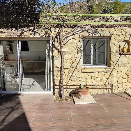 Charmant Studio Independant Dans La Colline Eyguieres Экстерьер фото